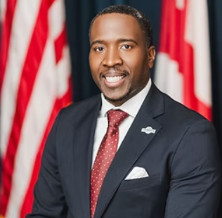 Clinton P Woods